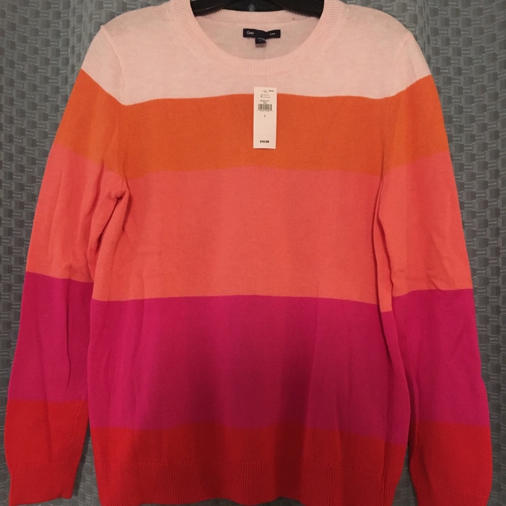 Gap sweater